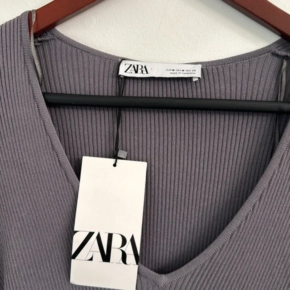 Zara Cut Out Knit Top Gray Ribbed V-Neck Women's Top Sz M - Picture 3 of 4